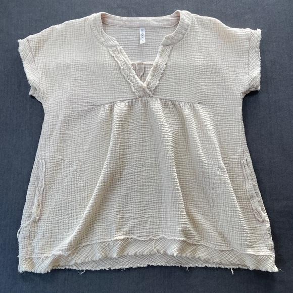 Zenana Gauze Peasant Top Womens M Beige Textured Boho Tunic Raw Hem Blouse - Picture 1 of 9